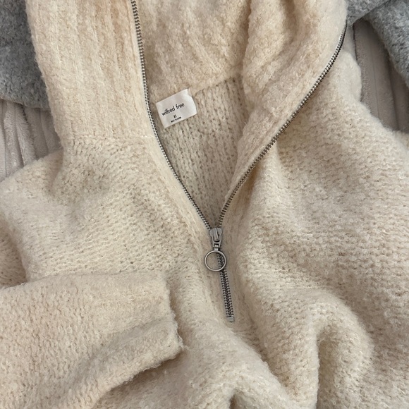 Bundle of Two Wilfred Sweaters - Picture 2 of 7